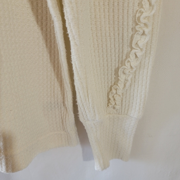 ALEXANDER JORDAN Ivory Waffle Knit Top Sz S Crewneck Ruffle Sleeve Cozy Neutral - Picture 6 of 12